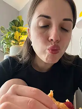 Snapshot of AmiLavs chatting on 03.20.26 AmiLavs online show from 03.20.26