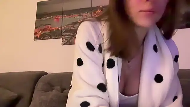 Snapshot of EmilyWi_ chatting on 10.17.25 EmilyWi  online show from 10.17.25