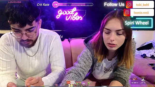 Snapshot of MrAndMrsSavage chatting on 12.14.24 MrAndMrsSavage online show from 12.14.24