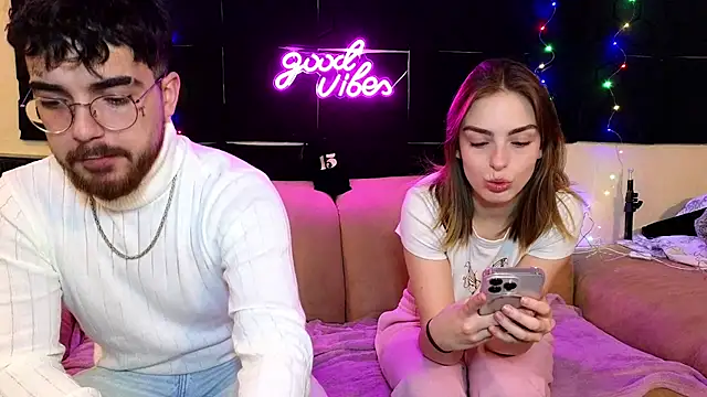 Snapshot of MrAndMrsSavage chatting on 12.15.24 MrAndMrsSavage online show from 12.15.24