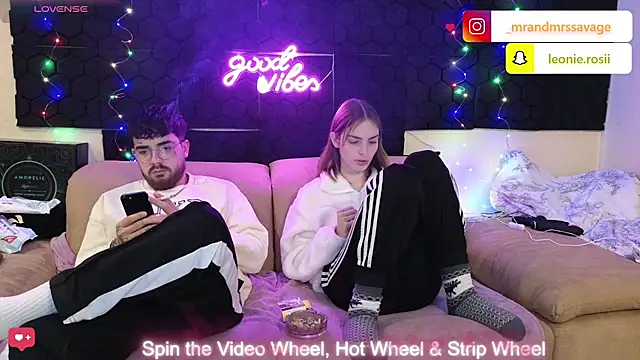 Snapshot of MrAndMrsSavage chatting on 12.20.24 MrAndMrsSavage online show from 12.20.24