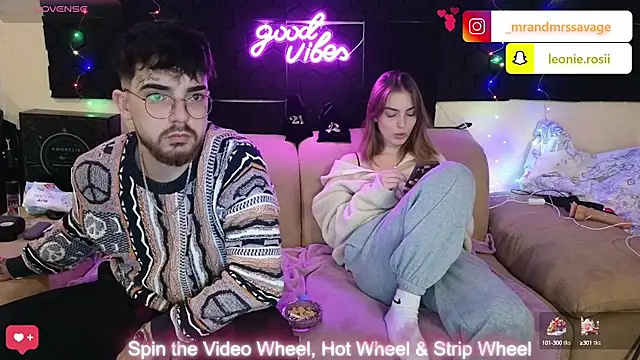 Snapshot of MrAndMrsSavage chatting on 12.22.24 MrAndMrsSavage online show from 12.22.24