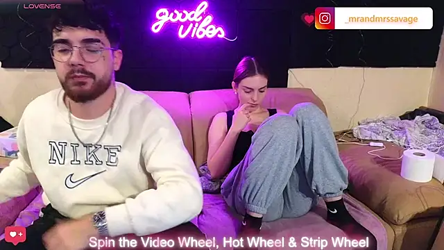 Snapshot of MrAndMrsSavage chatting on 01.04.25 MrAndMrsSavage online show from 01.04.25