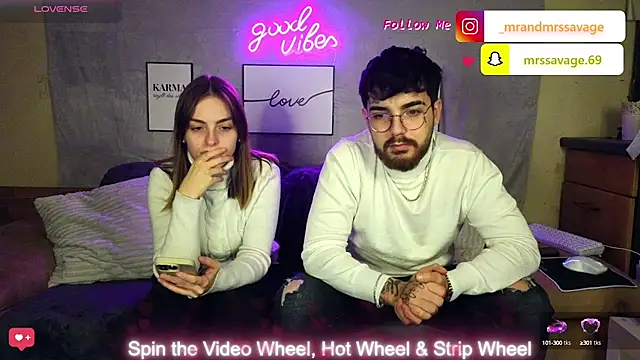 Snapshot of MrAndMrsSavage chatting on 01.10.25 MrAndMrsSavage online show from 01.10.25