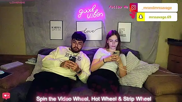 Snapshot of MrAndMrsSavage chatting on 01.12.25 MrAndMrsSavage online show from 01.12.25