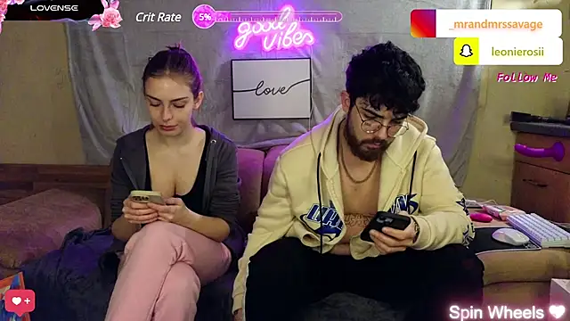 Snapshot of MrAndMrsSavage chatting on 01.28.25 MrAndMrsSavage online show from 01.28.25