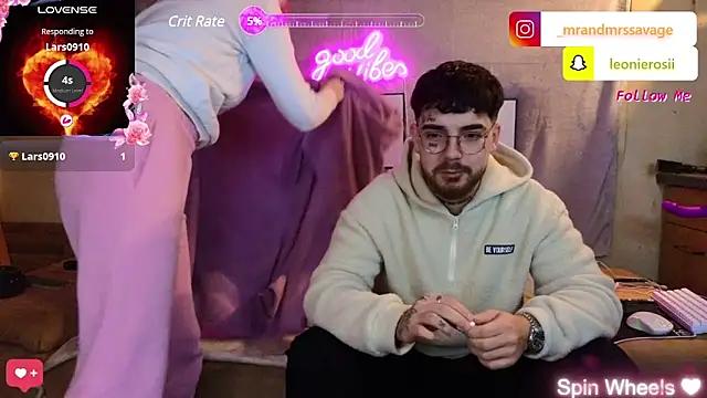 Snapshot of MrAndMrsSavage chatting on 01.31.25 MrAndMrsSavage online show from 01.31.25