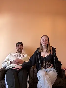 Snapshot of MrAndMrsSavage chatting on 03.04.25 MrAndMrsSavage online show from 03.04.25