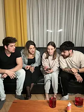 Snapshot of MrAndMrsSavage chatting on 03.11.25 MrAndMrsSavage online show from 03.11.25