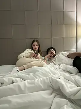 Snapshot of MrAndMrsSavage chatting on 03.22.25 MrAndMrsSavage online show from 03.22.25