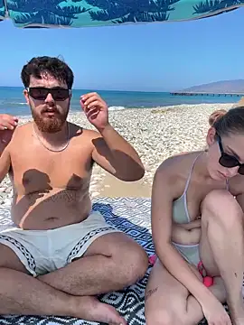 Snapshot of MrAndMrsSavage chatting on 09.11.25 MrAndMrsSavage online show from 09.11.25