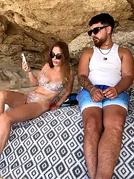 Snapshot of MrAndMrsSavage chatting on 09.30.25 MrAndMrsSavage online show from 09.30.25