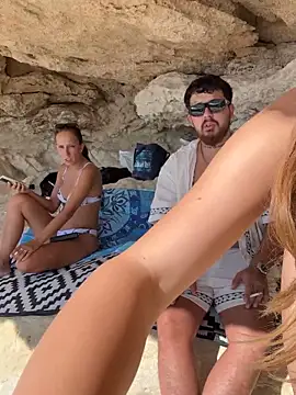 Snapshot of MrAndMrsSavage chatting on 10.13.25 MrAndMrsSavage online show from 10.13.25