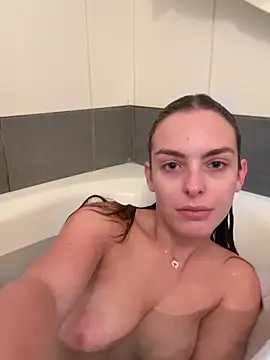 Snapshot of MrAndMrsSavage chatting on 10.20.25 MrAndMrsSavage online show from 10.20.25