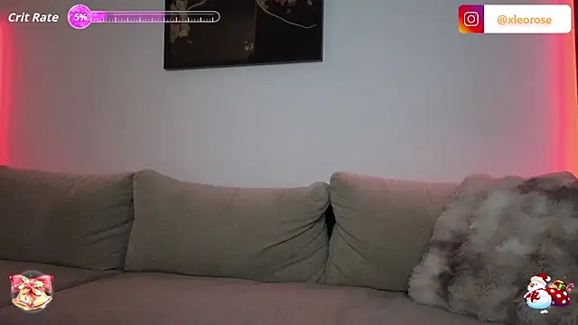 Snapshot of MrAndMrsSavage chatting on 12.21.25 MrAndMrsSavage online show from 12.21.25