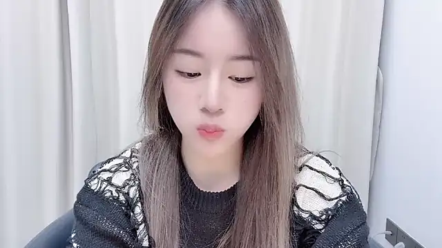 Snapshot of chloe-01 chatting on 12.07.24 chloe-01 online show from 12.07.24