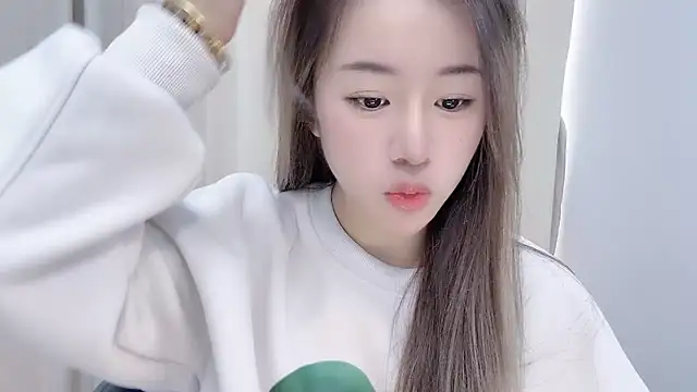 Snapshot of chloe-01 chatting on 12.15.24 chloe-01 online show from 12.15.24