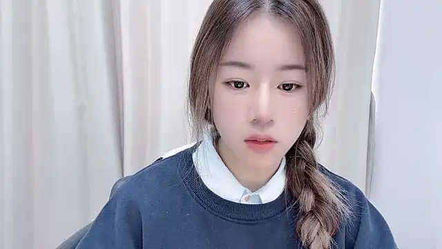 chloe-01 online show from 12.16.24