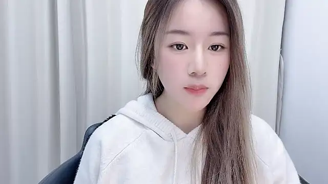 Snapshot of chloe-01 chatting on 12.18.24 chloe-01 online show from 12.18.24