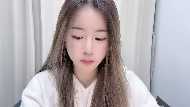 chloe-01 online show from 12.28.24