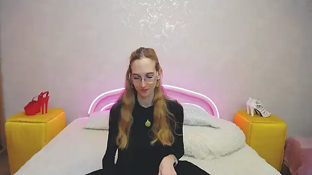 Snapshot of KlaryBrait chatting on 01.21.25 KlaryBrait online show from 01.21.25