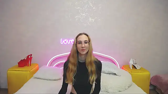 Snapshot of KlaryBrait chatting on 01.22.25 KlaryBrait online show from 01.22.25