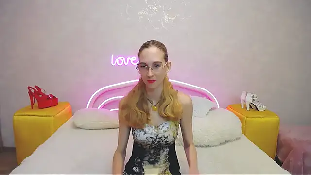 Snapshot of KlaryBrait chatting on 01.24.25 KlaryBrait online show from 01.24.25