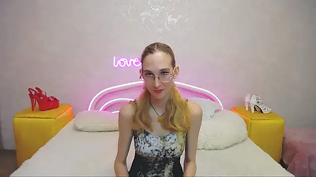 Snapshot of KlaryBrait chatting on 01.24.25 KlaryBrait online show from 01.24.25
