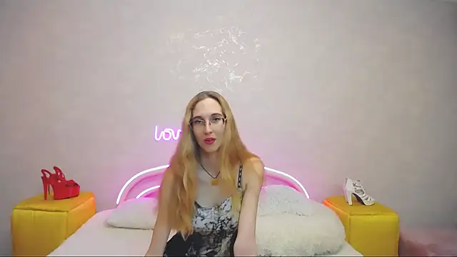 Snapshot of KlaryBrait chatting on 01.26.25 KlaryBrait online show from 01.26.25