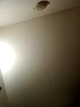 Snapshot of Virgin_Pussy_Love chatting on 12.15.25 Virgin Pussy Love online show from 12.15.25