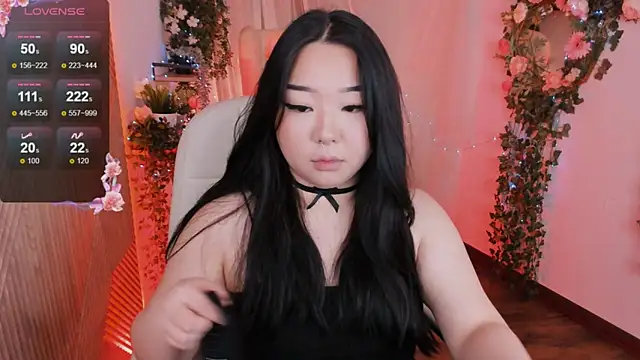 Snapshot of mei_honey_ chatting on 12.18.24 mei honey  online show from 12.18.24