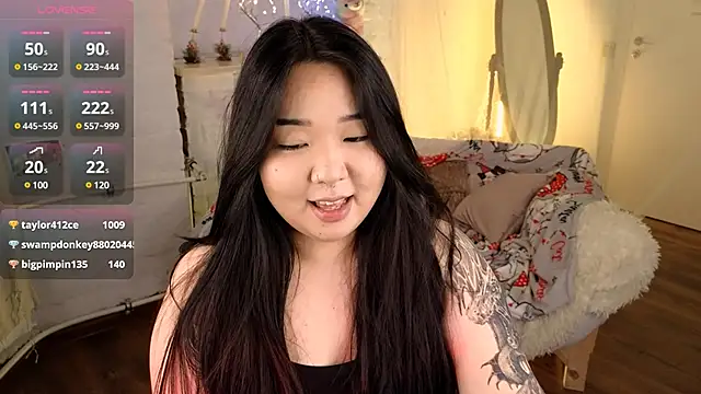 Snapshot of mei_honey_ chatting on 12.31.24 mei honey  online show from 12.31.24