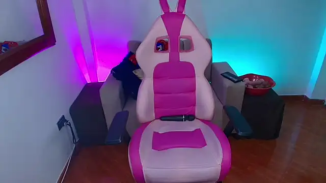 Pauilina online show from 03.18.25