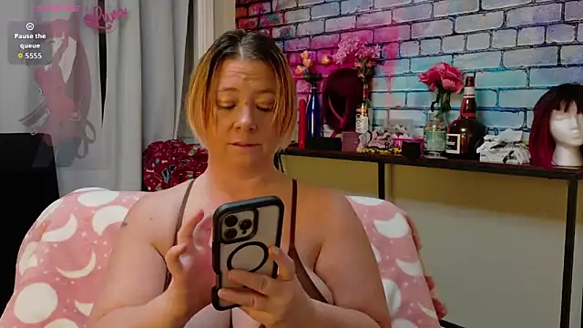 Luna1984 online show from 02.10.26