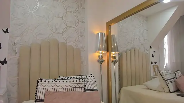Snapshot of Foxy200__ chatting on 07.26.26 Foxy200 online show from 07.26.26