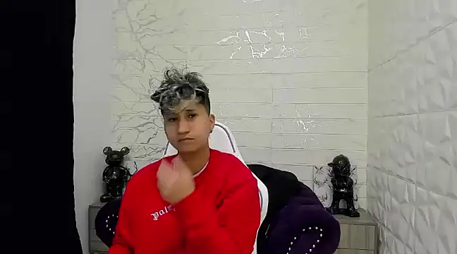 Im Milan Rs online show from 02.13.25