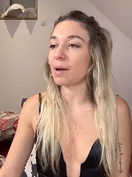 Snapshot of carlaaa chatting on 12.02.25 carlaaa online show from 12.02.25