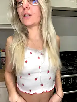 Snapshot of carlaaa chatting on 12.03.25 carlaaa online show from 12.03.25