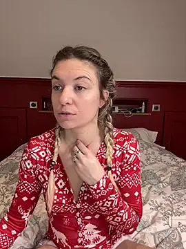 Snapshot of carlaaa chatting on 12.14.25 carlaaa online show from 12.14.25