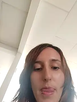 Snapshot of Ambar_Roux_ chatting on 10.30.25 Ambar Roux online show from 10.30.25