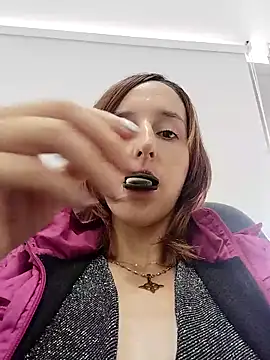 Snapshot of Ambar_Roux_ chatting on 11.04.25 Ambar Roux online show from 11.04.25