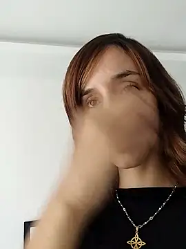 Snapshot of Ambar_Roux_ chatting on 11.06.25 Ambar Roux online show from 11.06.25