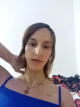 Snapshot of Ambar_Roux_ chatting on 11.12.25 Ambar Roux online show from 11.12.25