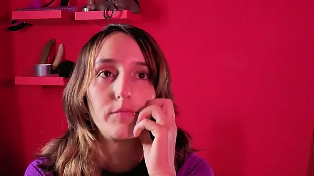 Snapshot of Ambar_Roux_ chatting on 11.25.25 Ambar Roux online show from 11.25.25