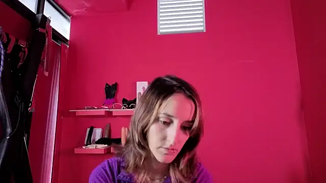 Snapshot of Ambar_Roux_ chatting on 12.15.25 Ambar Roux online show from 12.15.25