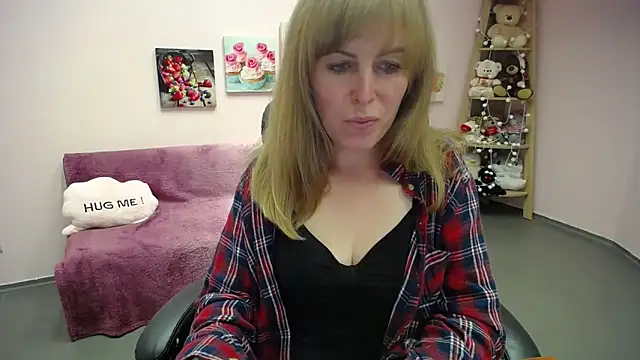 Hot Milady online show from 10.03.25