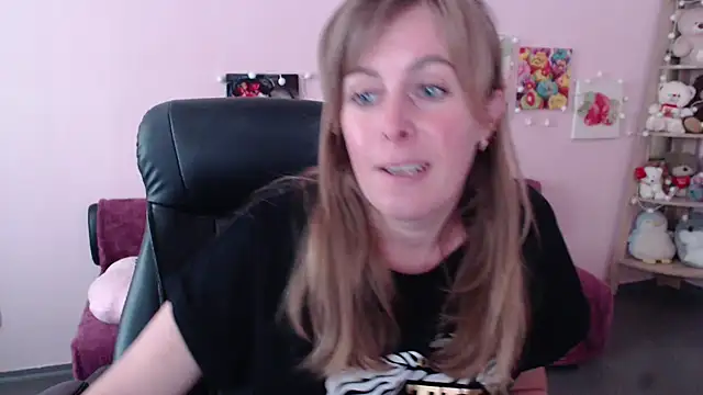 Hot Milady online show from 06.02.26
