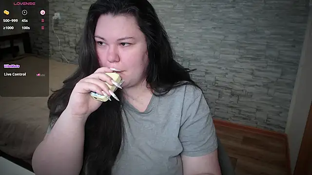 Snapshot of NicaMeow chatting on 03.06.25 NicaMeow online show from 03.06.25