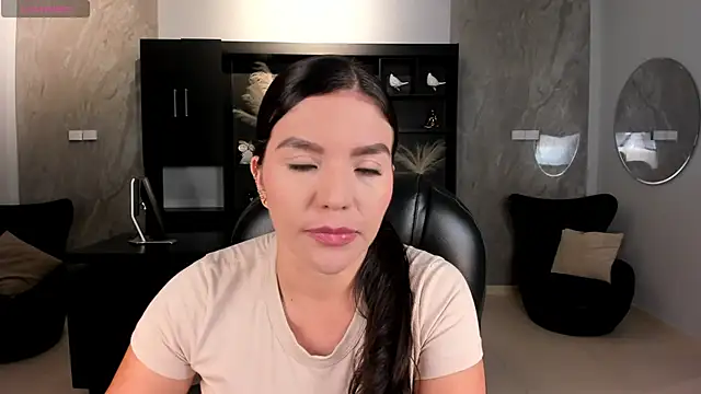 ValeriaRoldanX online show from 10.26.25