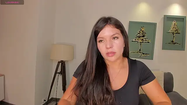 Snapshot of ValeriaRoldanX chatting on 05.08.26 ValeriaRoldanX online show from 05.08.26